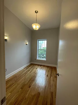 Rented by Greenrock Management | media 25