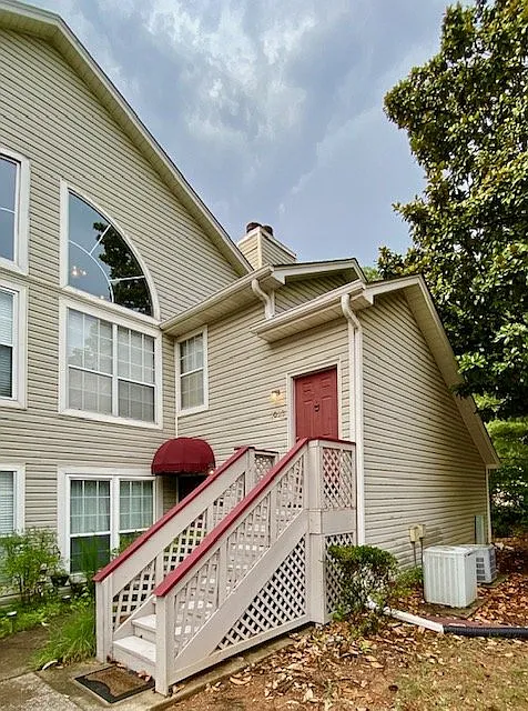 1023 Stones Throw Dr NW
