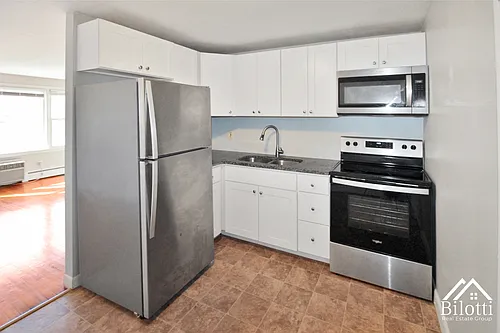 115 Bourne Ave E Photo 1