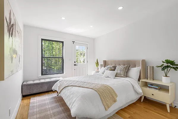 Rented by The InHouse Group | media 18