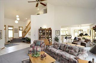 4th image of 102 Carriage Hill Dr