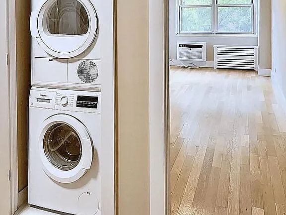 3rd image of 318 Greenwich St #7C