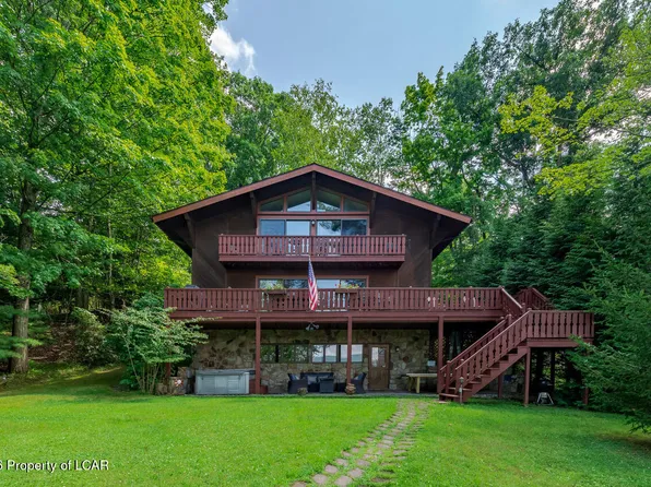 342 Four Seasons Dr, Drums, PA 18222