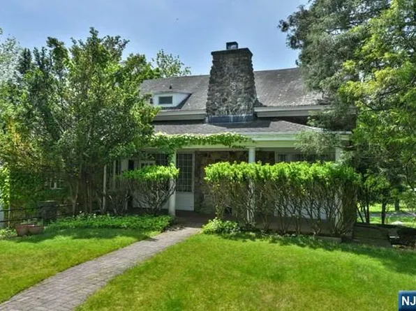 584 W Saddle River Rd, Saddle River, NJ 07458