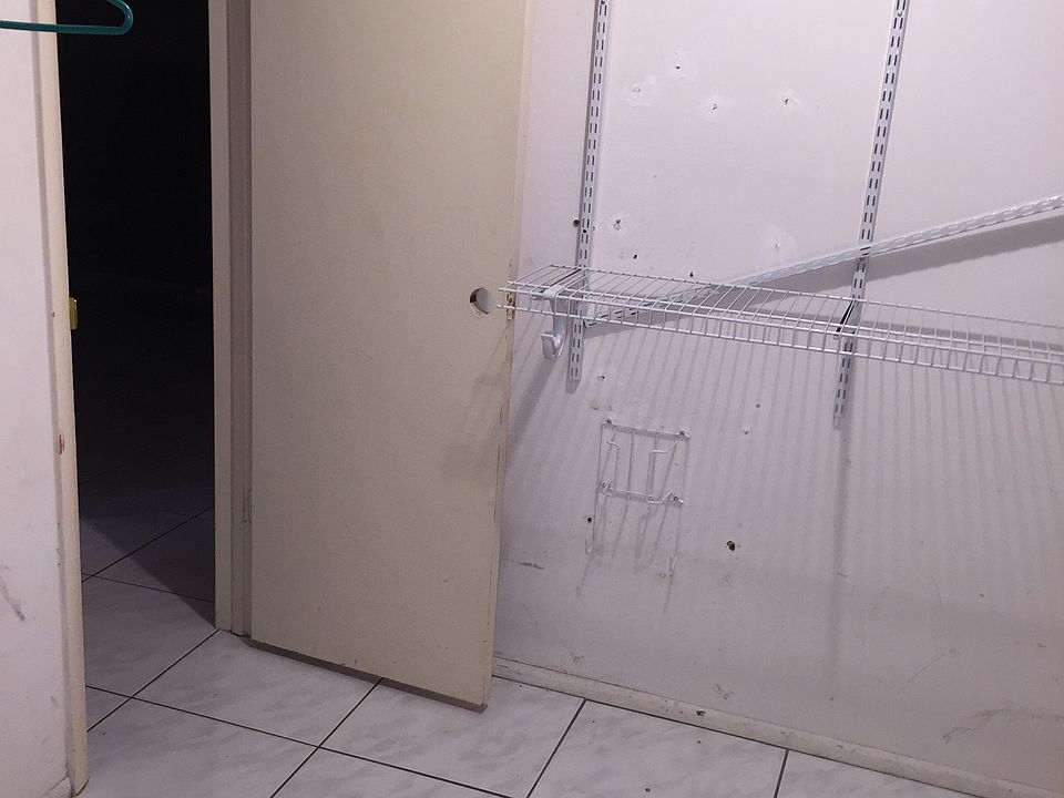 Master Closet (Walk In)