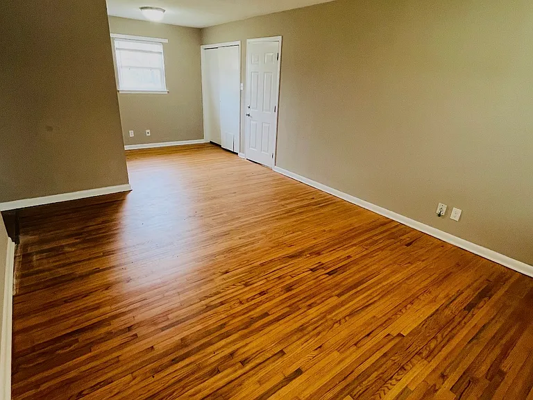 704 Rose Ln — Photo 5