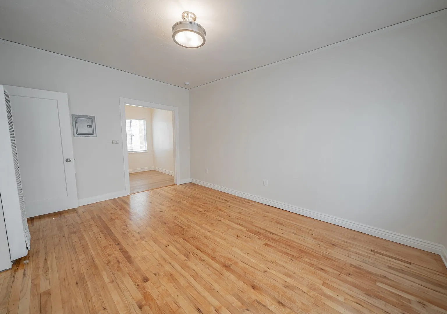2867 MacArthur Blvd — Photo 4