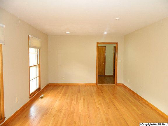 3rd image of 4003 Crestview Dr S