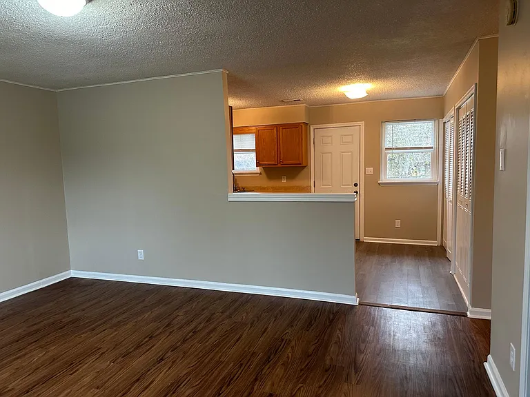 410 Savannah Ave — Photo 17