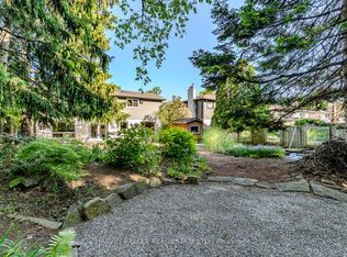 1033 Fair Birch Dr, Mississauga, ON L5H 1M4