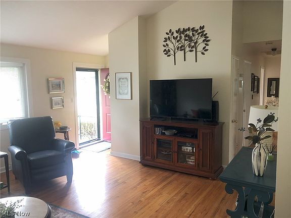 4th image of 26949 Eastwood Ln