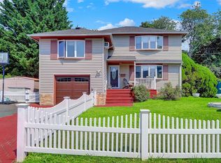 57 Elizabeth Dr, Bethpage, NY 11714