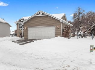 1926 Heron Ave N, Oakdale, MN 55128