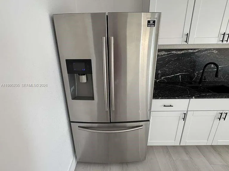 230 E 56th St — Photo 15
