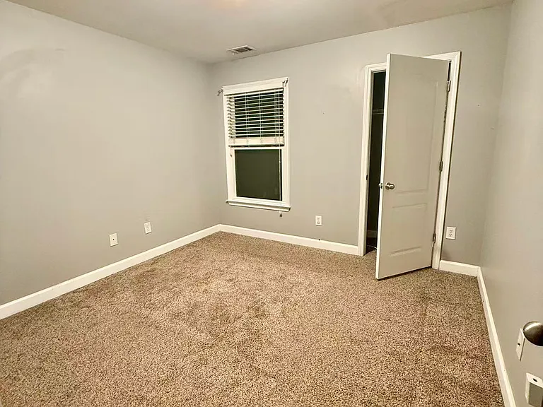 1656 Oakbrook Lake Dr — Photo 10
