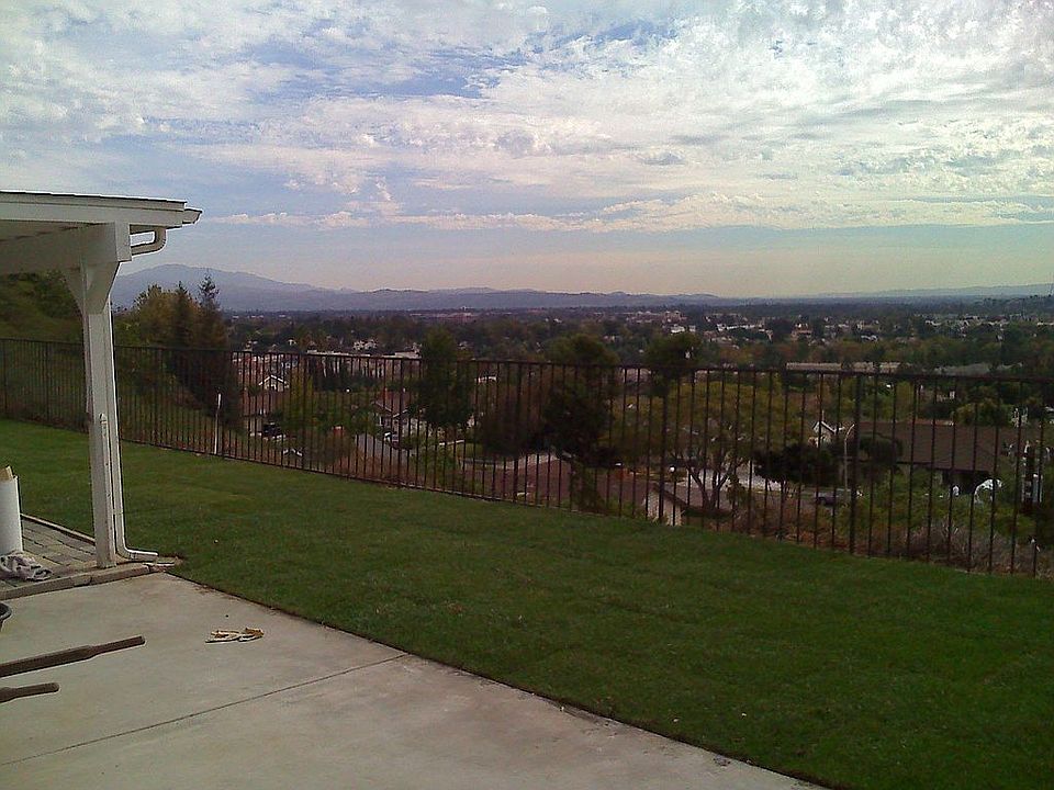 2nd image of 388 Nutwood St