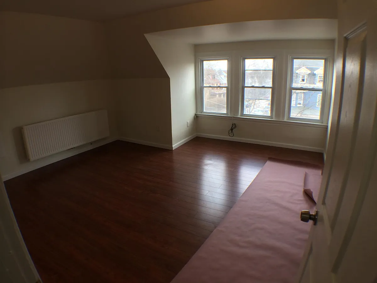 Building Photo - 5647 Hampton St #3