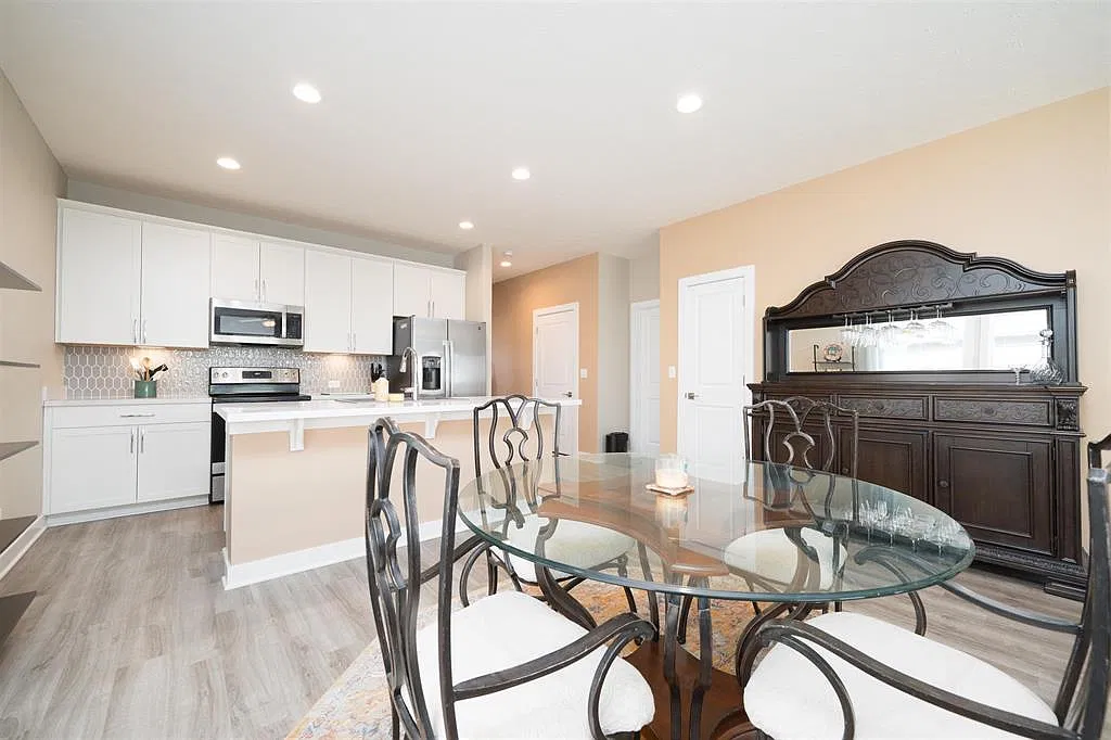 3 bed, 2.0 bath, $1,695 — Photo 3