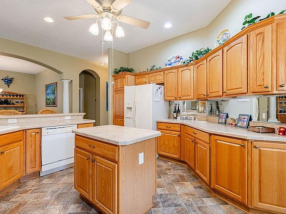 4th image of 877 Winifred Way