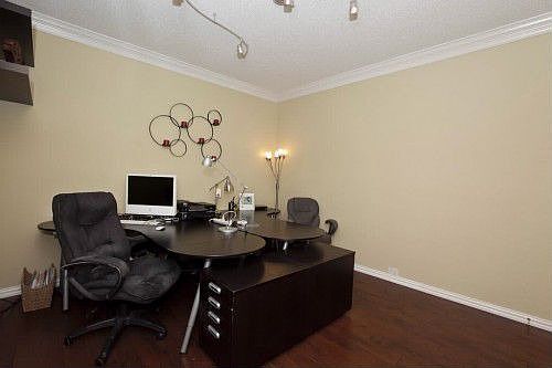 5th image of 2625 Woodside Dr