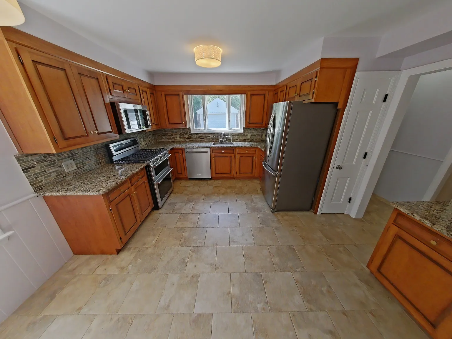 4 bed, 3.5 bath, 2601 sqft, $3,500 — Photo 4