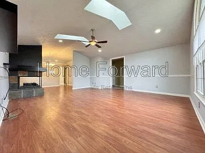 3 bed, 3.0 bath, 2706 sqft, $1,995 — Photo 4