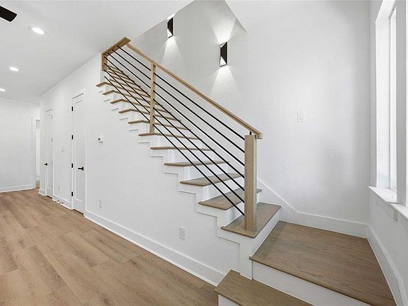 2nd image of 4649 Clover St #A/b