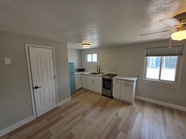 2803 E Monroe St — Photo 5