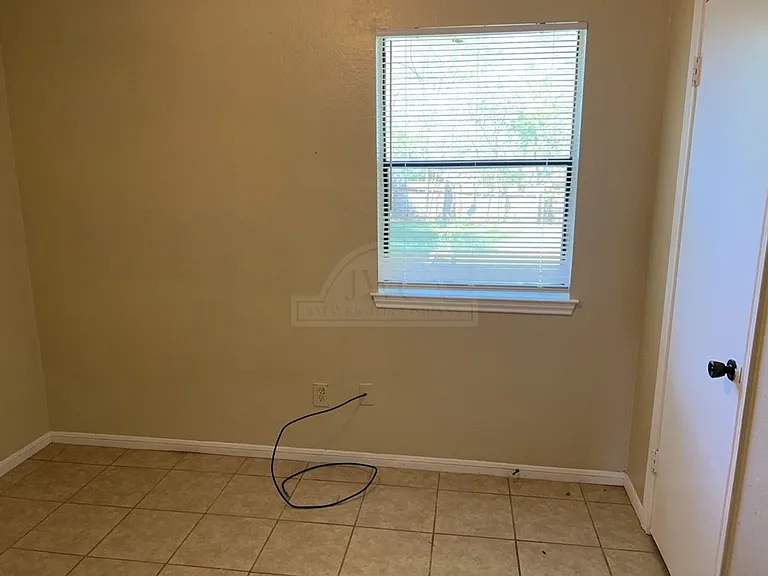 105 Jason Dr — Photo 16