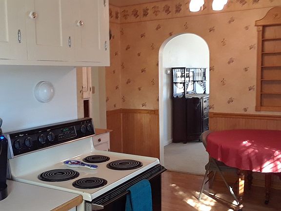 4th image of 1320 S Higbee Ave