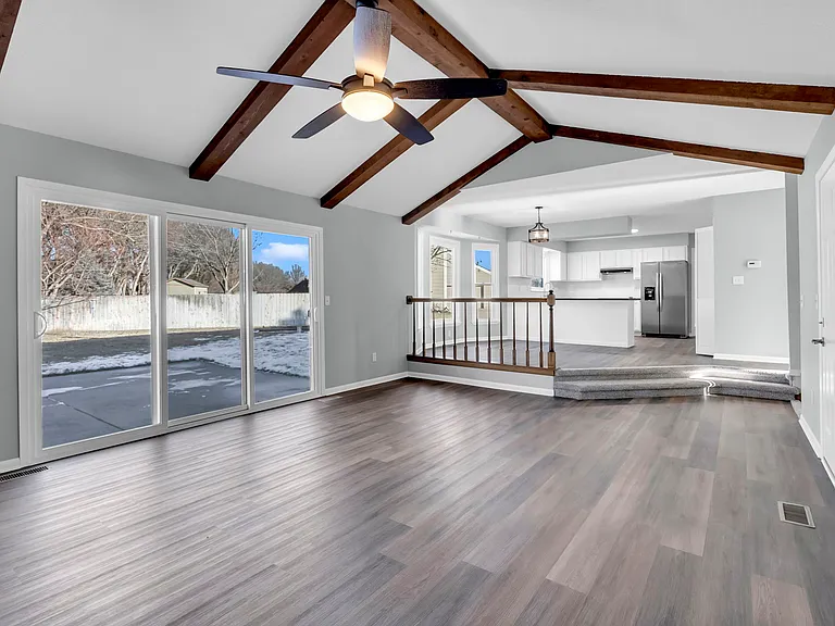 14810 E Castle Dr — Photo 4