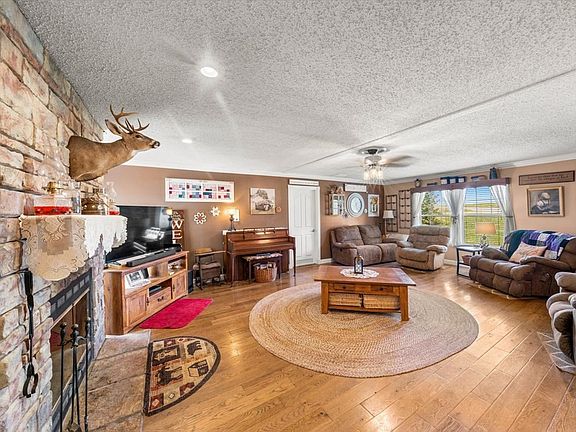3rd image of 1343 Jim Fain Rd
