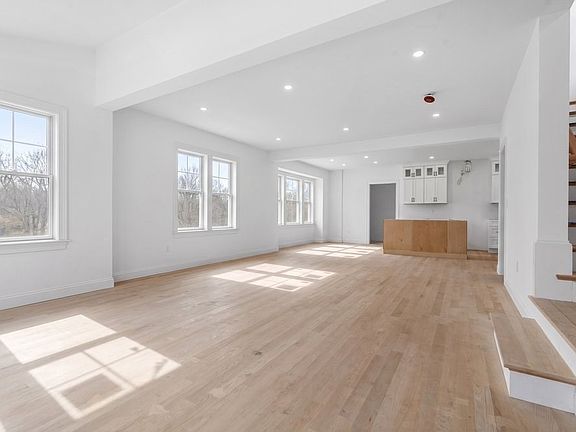 5th image of 11 Greenough St