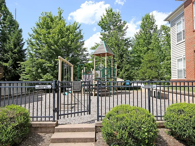 1052 Glenwood Station Ln #201 — Photo 20