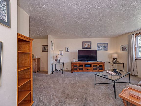 4th image of 417 Linden Dr W