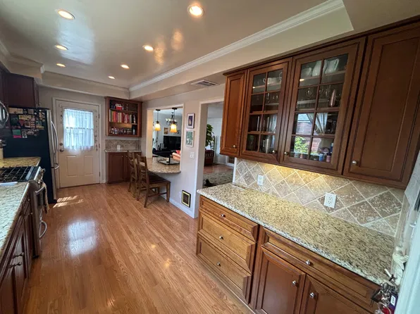 1017 N Frederic St, Burbank, CA 91505