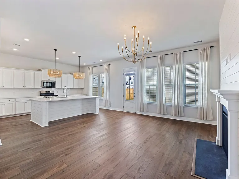 1014 Shore Lap St — Photo 5