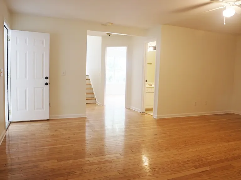 1406 Clairmonte Cir — Photo 3