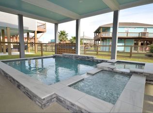866 Kahla Dr, Crystal Beach, TX 77650