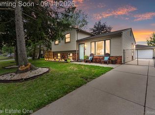30374 Torry Ave, Flat Rock, MI 48134