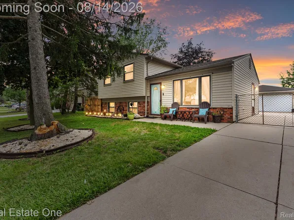 30374 Torry Ave, Flat Rock, MI 48134