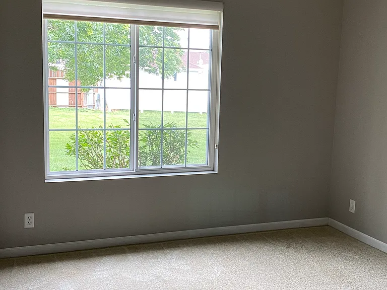 212 Meadow Dr — Photo 5