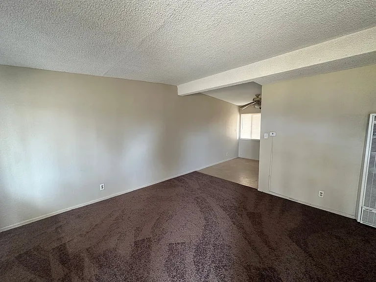 237 Palm Dr — Photo 2