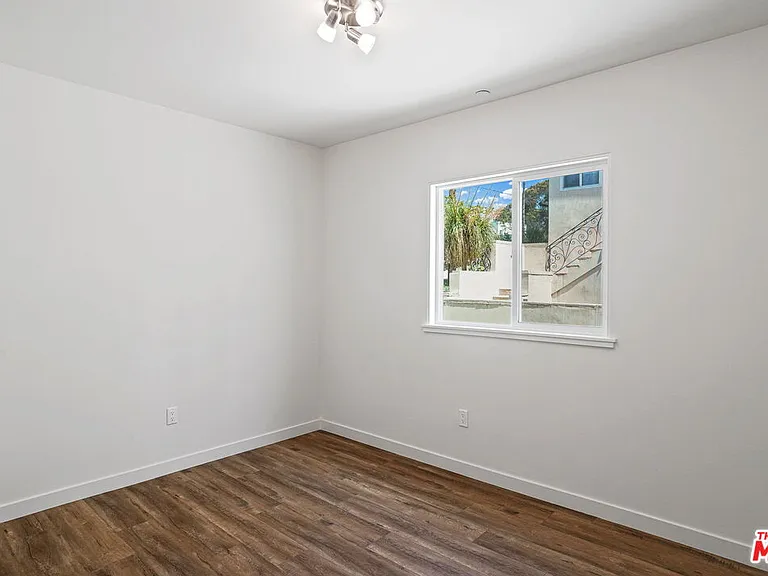 1166 S Cochran Ave #2 — Photo 12