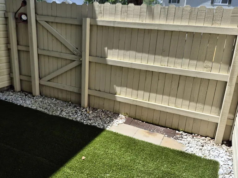 1325 Emsworth Dr — Photo 32