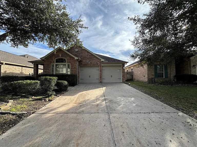 27511 Gatlin Ln — Photo 1
