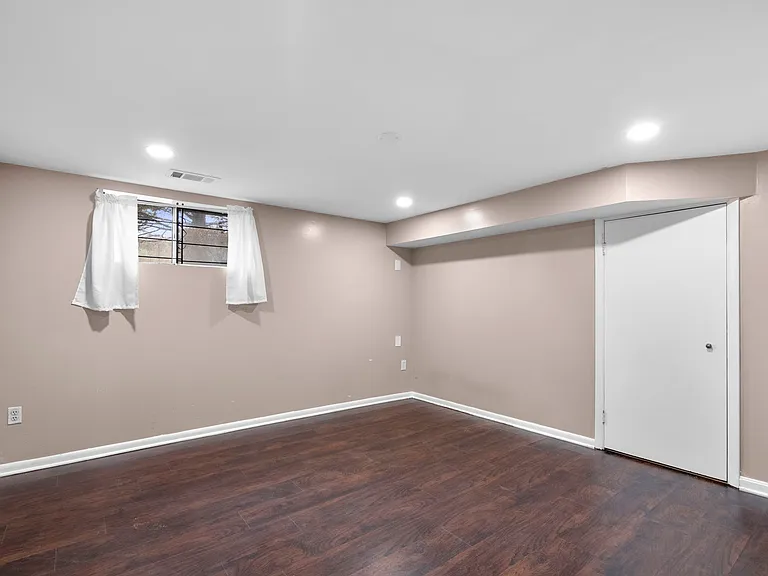 1029 Regina Dr — Photo 18