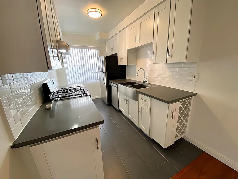 1026 N Genesee Ave #9 — Photo 10