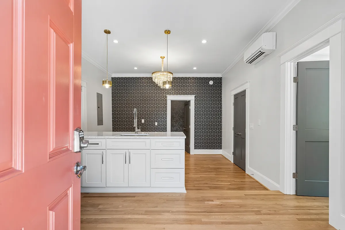 Building Photo - 688 King St #B