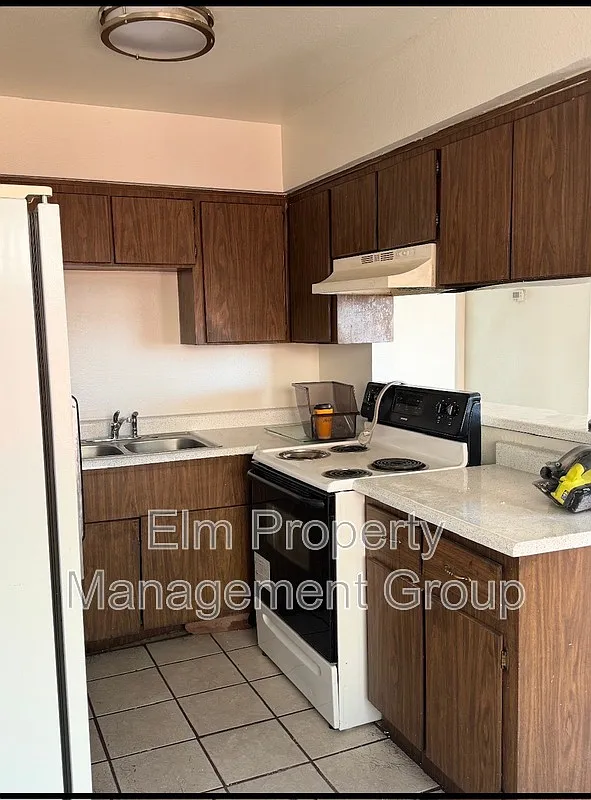 2 bed, 1.0 bath, 844 sqft, $1,200 — Photo 3